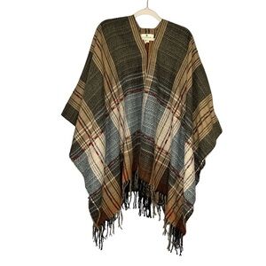 Madison 88 plaid‎ fringed cape. Size OSF